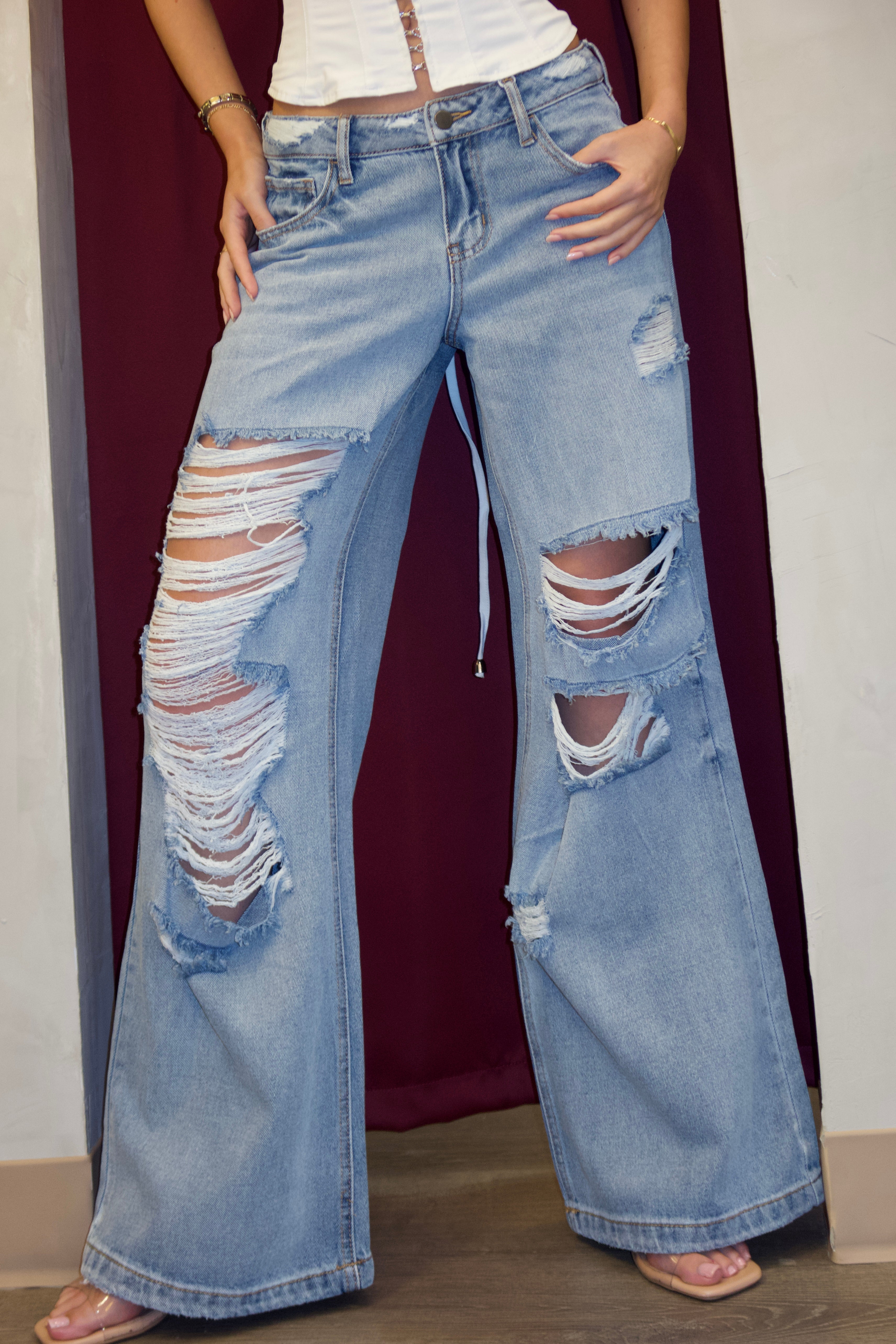 LOW RISE WIDE LEG JEANS
