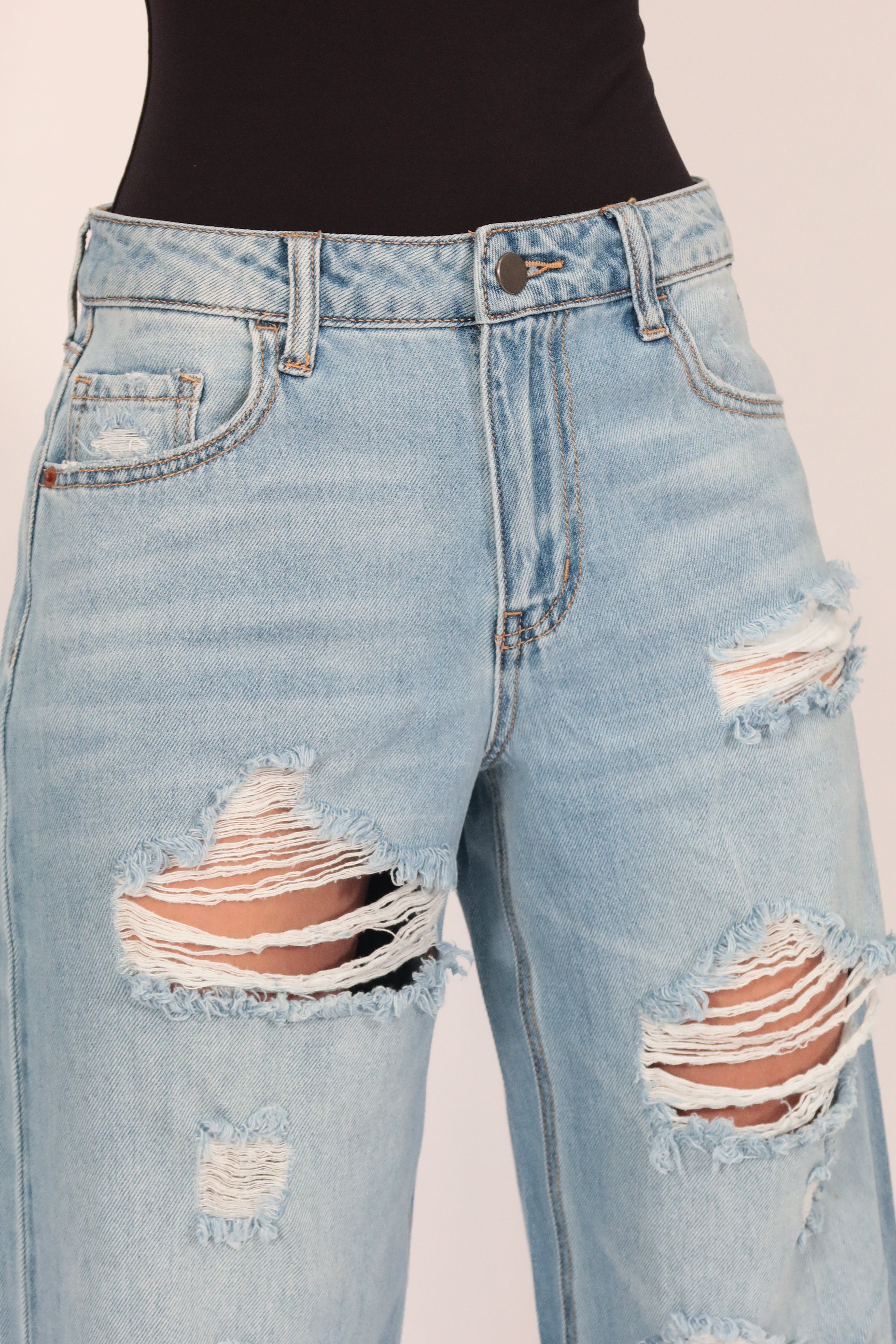 MID RISE WIDE LEG JEANS