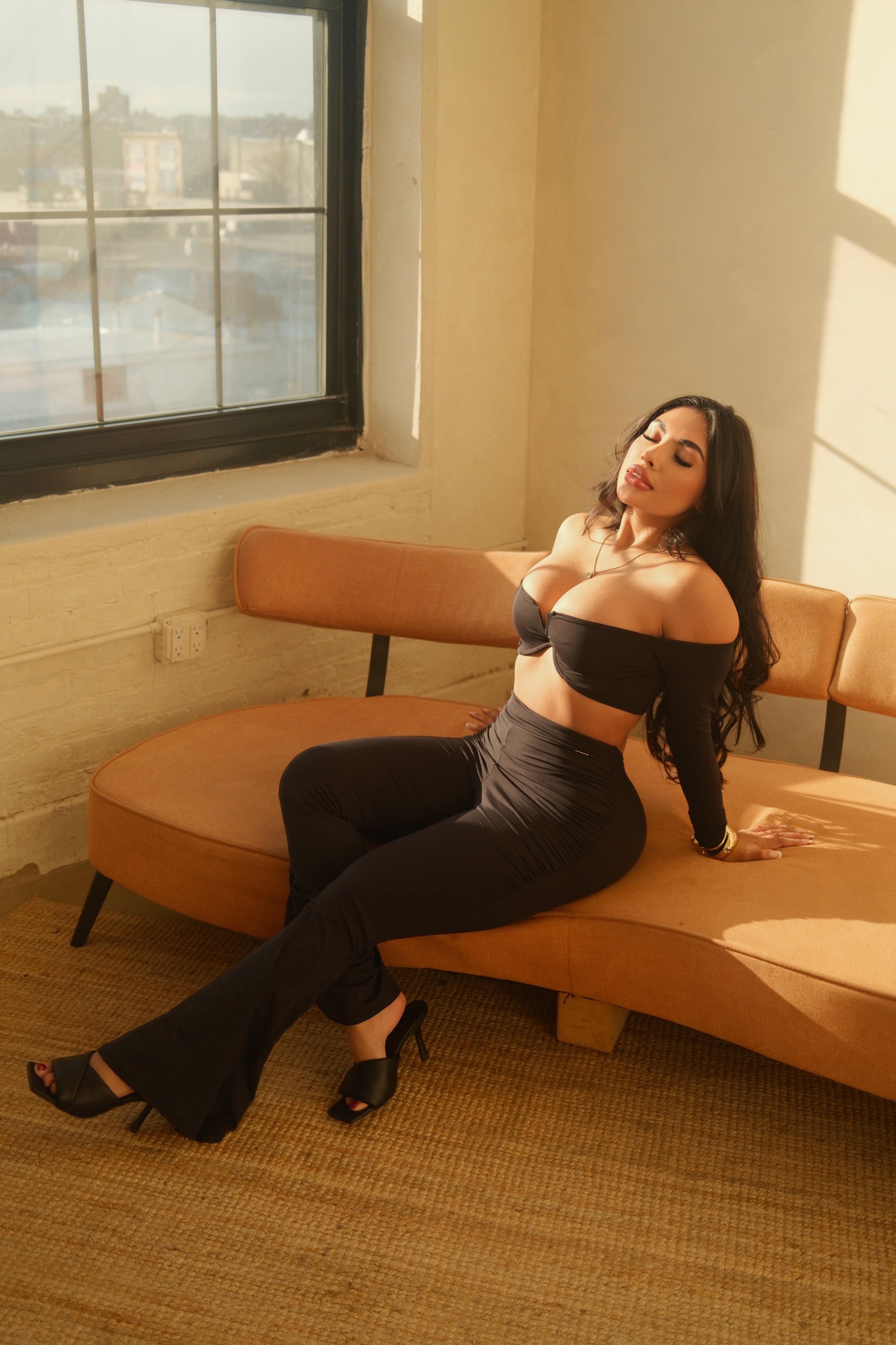 L'ESSENCE SET - BLACK